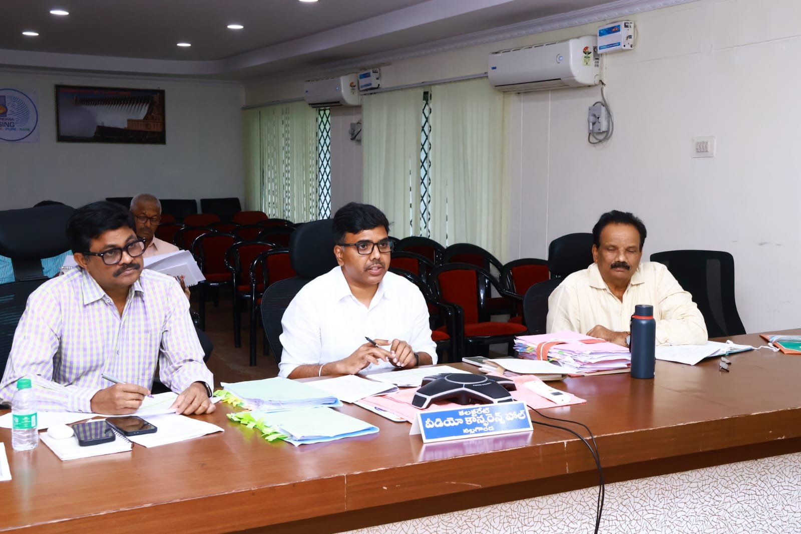   ఎస్‌ఐఆర్‌–2026 ప్రక్రియను వేగవంతంగా పూర్తి చేసేందుకు చర్యలు తీసుకుంటున్నామని జిల్లా కలెక్టర్  బి. చంద్రశేఖర్ రాష్ట్ర ప్రధాన ఎన్నికల అధికారి సుదర్శన్ రెడ్డికి తెలిపారు.  - Additional Image